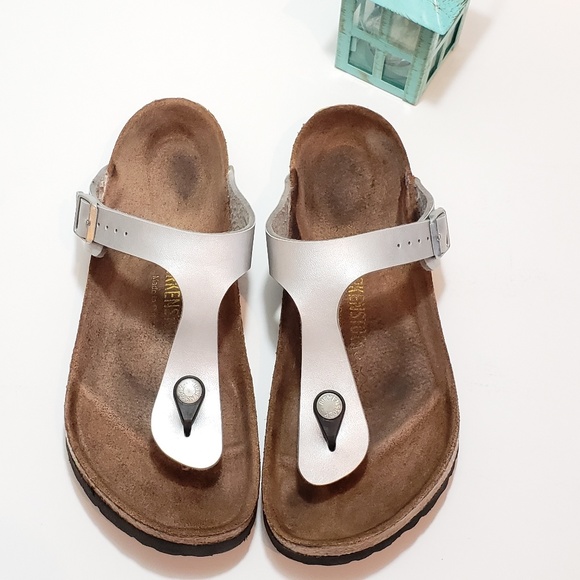 Birkenstock Shoes - 💚❤SALE!! Silver Birkenstock Gizeh